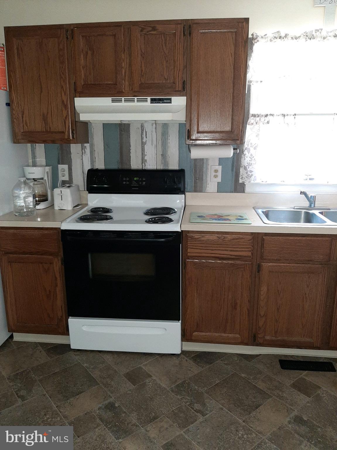 13811 Union Church Road Sumerduck, VA 22742 - Photo 31 of 47 kitchen stove window