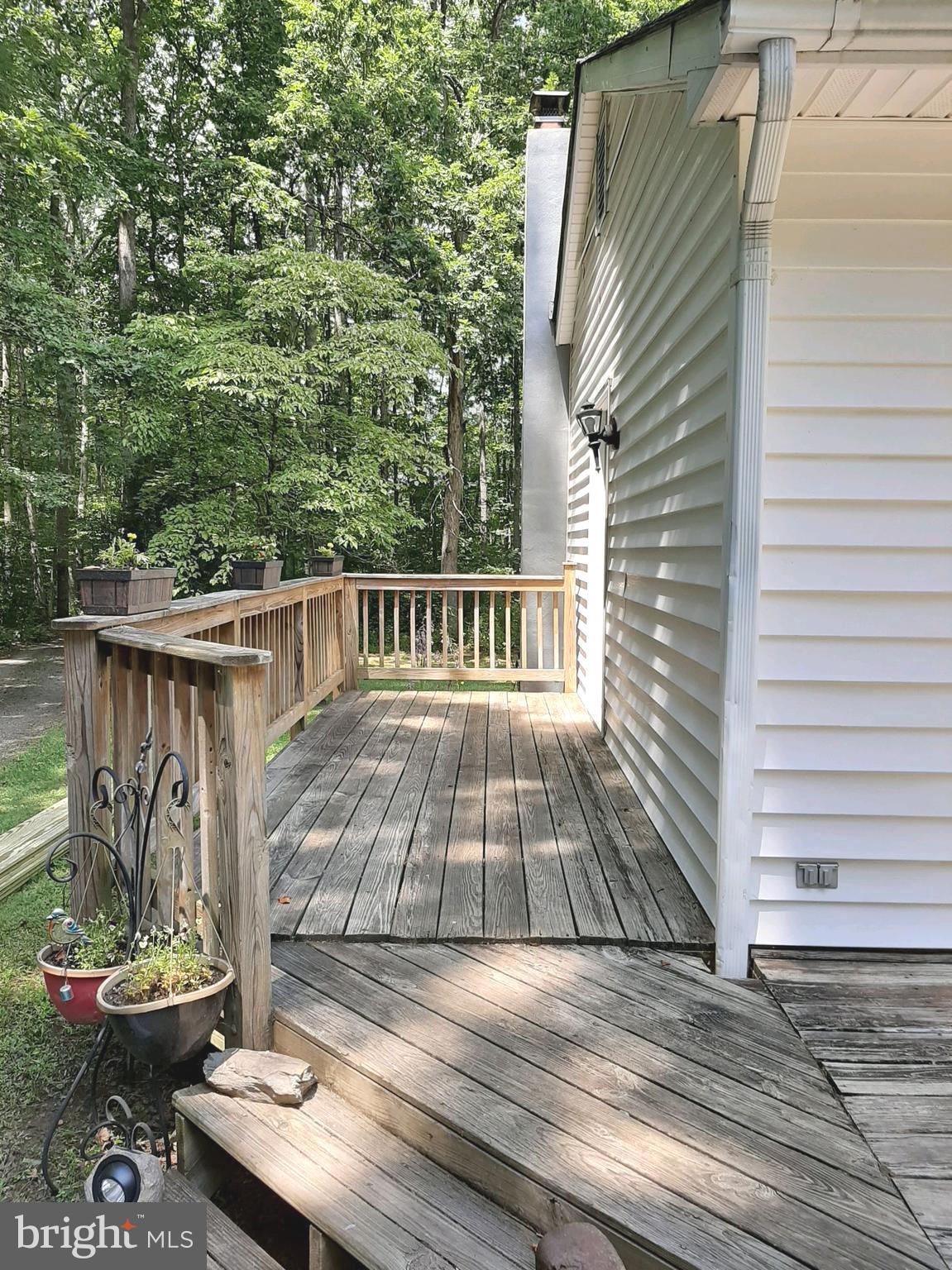 13811 Union Church Road Sumerduck, VA 22742 - Photo 41 of 47 close up of side deck