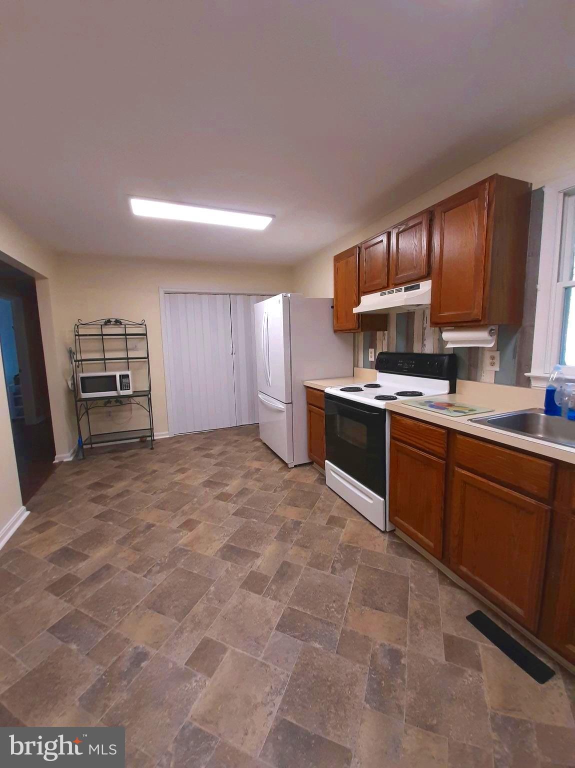 13811 Union Church Road Sumerduck, VA 22742 - Photo 8 of 47 view of kitchen from livingrm