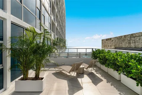 $615,000 | 6801 Collins Avenue, Unit DOOR 606, Miami Beach, FL 33141