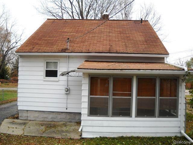 3423 Frembes Road Waterford, MI 48329 - Photo 2 of 9 Rear