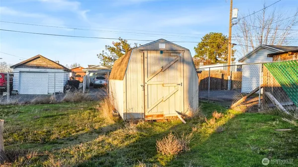a view of house with backyard