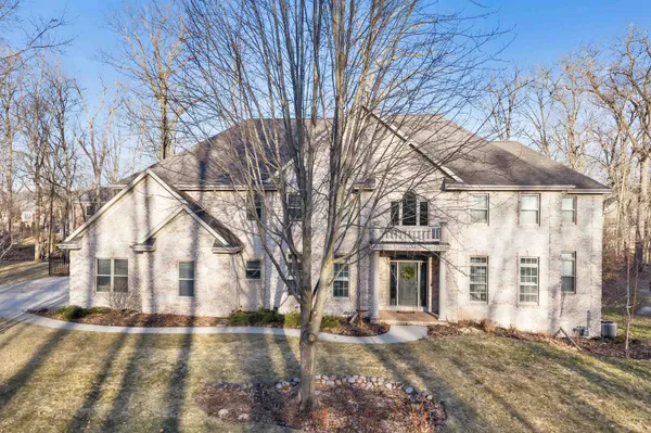 $949,900 | 4336 Hilton Head Drive, Oneida, WI 54155