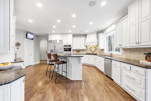 $949,900 | 4336 Hilton Head Drive, Oneida, WI 54155