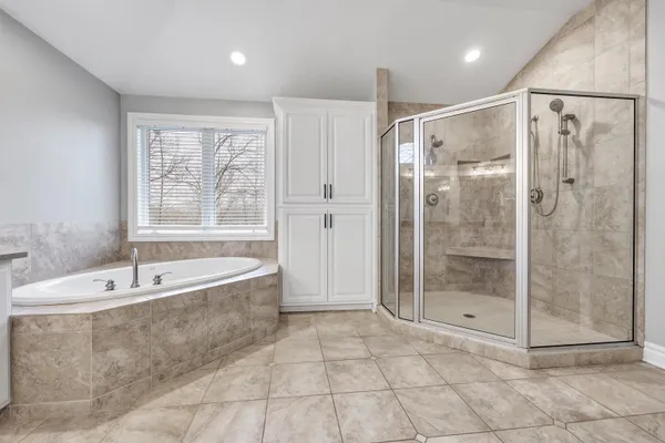$949,900 | 4336 Hilton Head Drive, Oneida, WI 54155