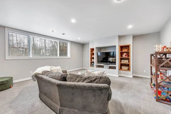 $949,900 | 4336 Hilton Head Drive, Oneida, WI 54155