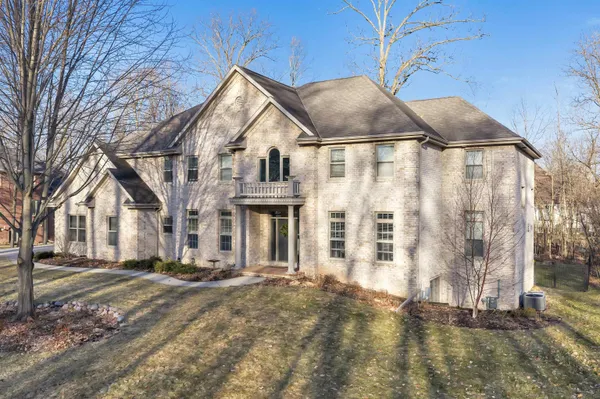 $949,900 | 4336 Hilton Head Drive, Oneida, WI 54155