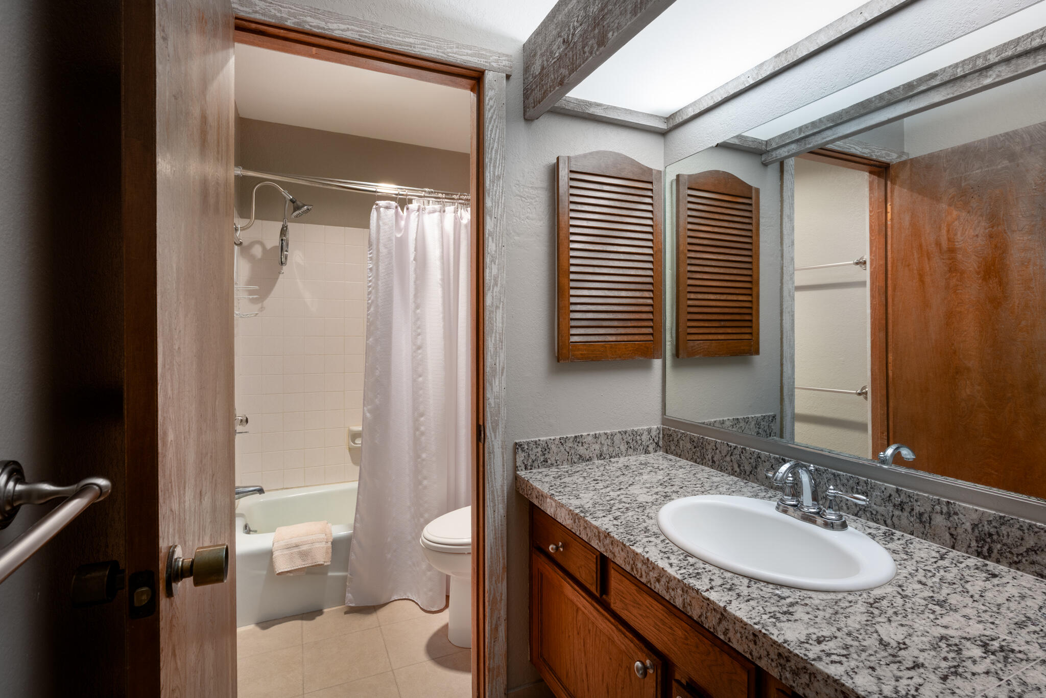 2698 Ridge Lane, Unit 2698 Sun Valley, ID 83353 - Photo 8 of 17 Primary Bathroom