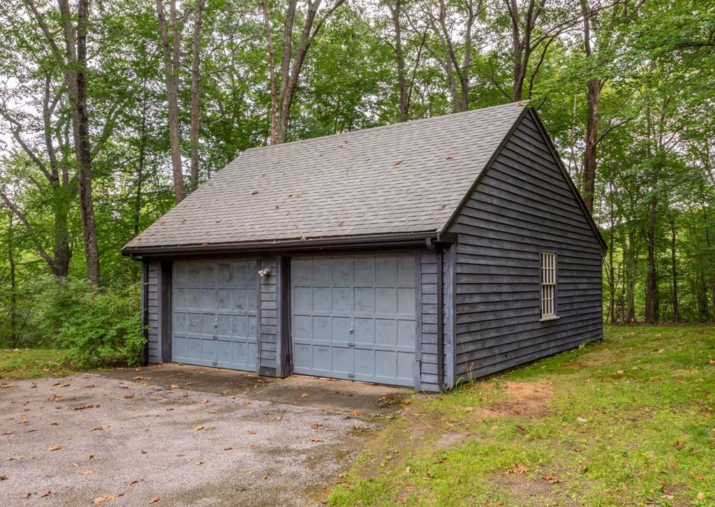 893 Highland Street Hamilton, MA 01982 - Photo 42 of 42 a backyard of a house