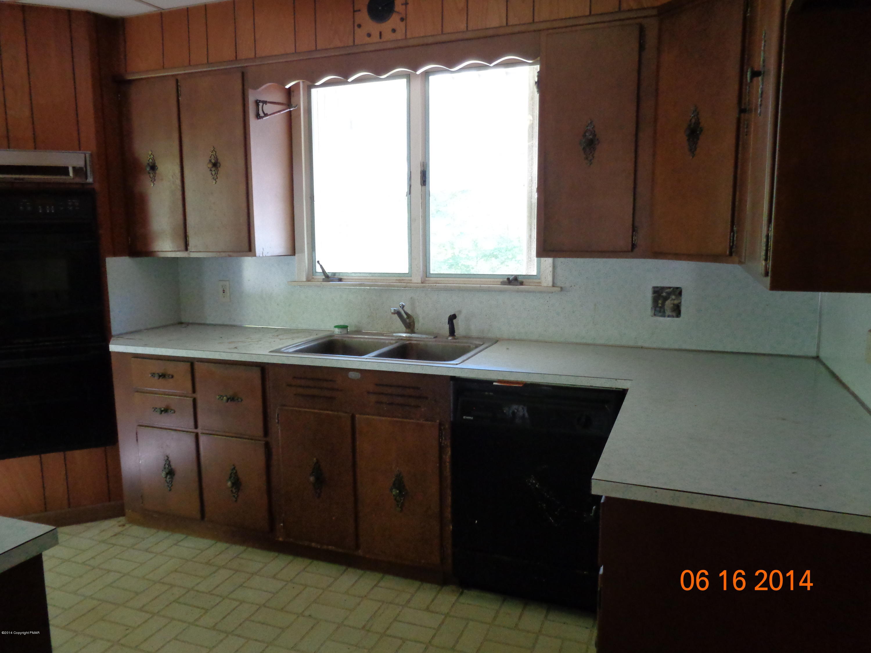 352 Johnsonville Road Bangor, PA 18013 - Photo 3 of 19 KITCHEN