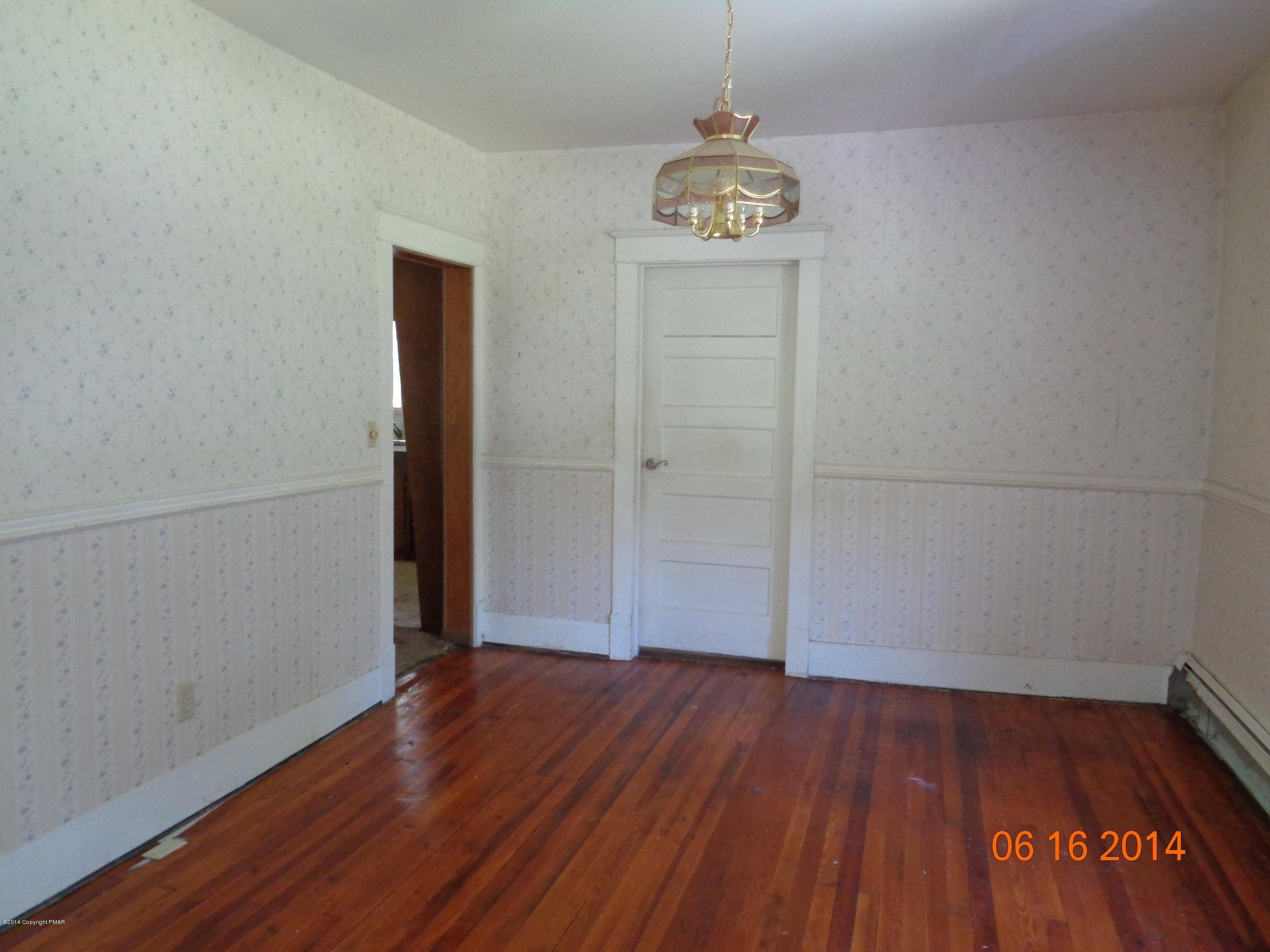 352 Johnsonville Road Bangor, PA 18013 - Photo 4 of 19 DINING ROOM