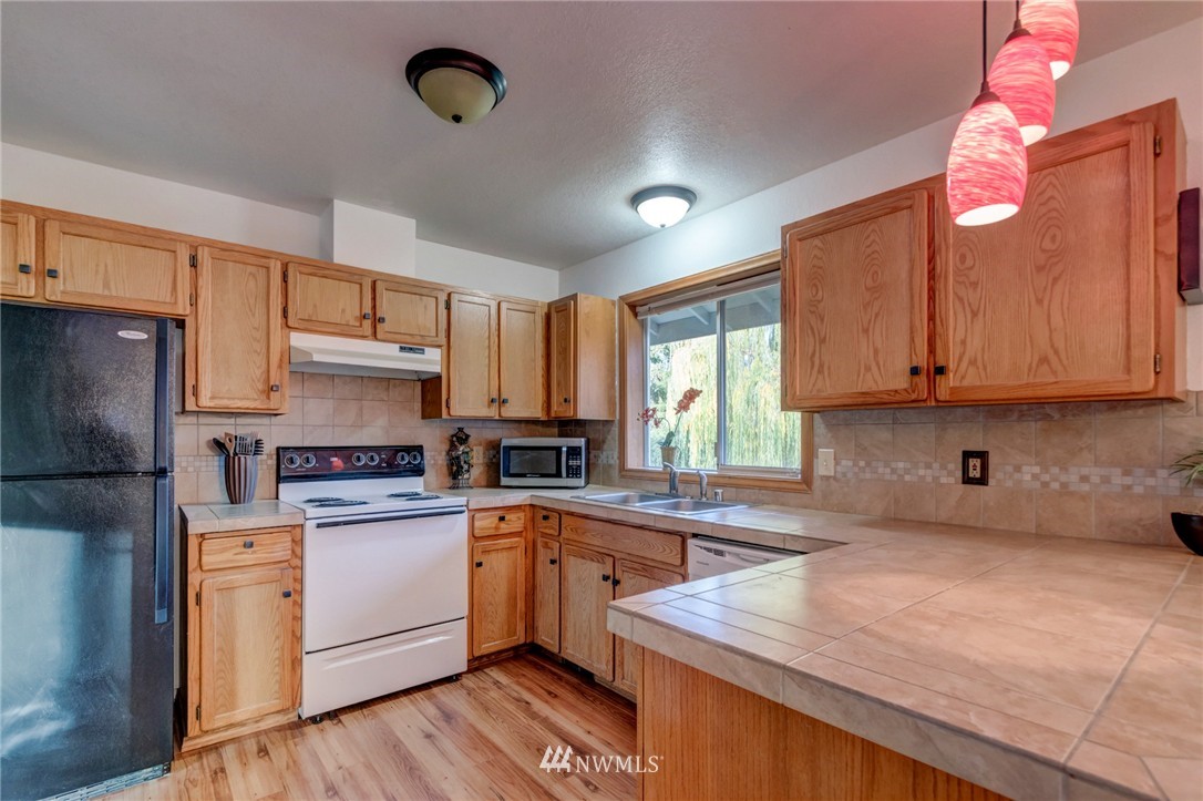 3914 Tamarack Road Bellingham, WA 98226 - Photo 6 of 25