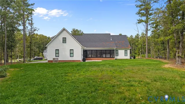 a view of a house with backyard