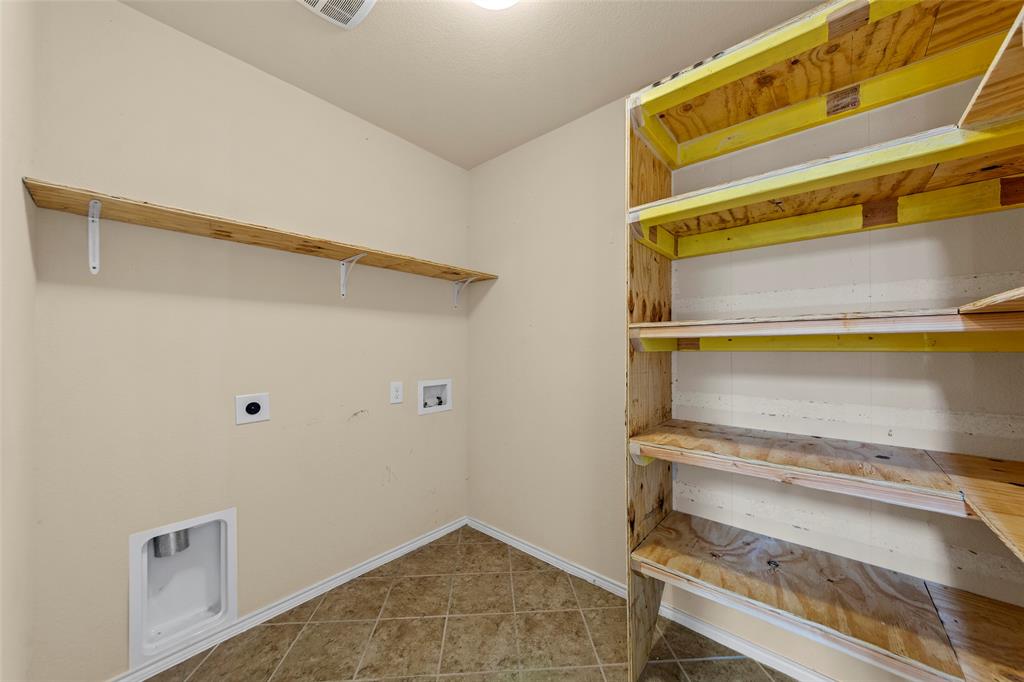 716 Harrison Lane Lavon, TX 75166 - Photo 22 of 40 a view of walk in closet