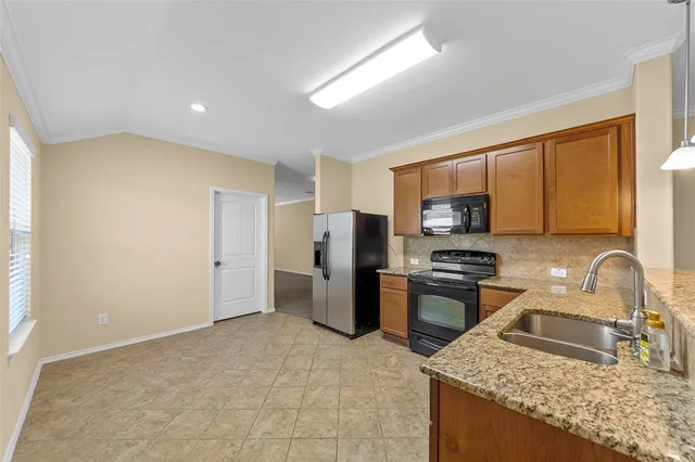 a view of a house with backyard and porch