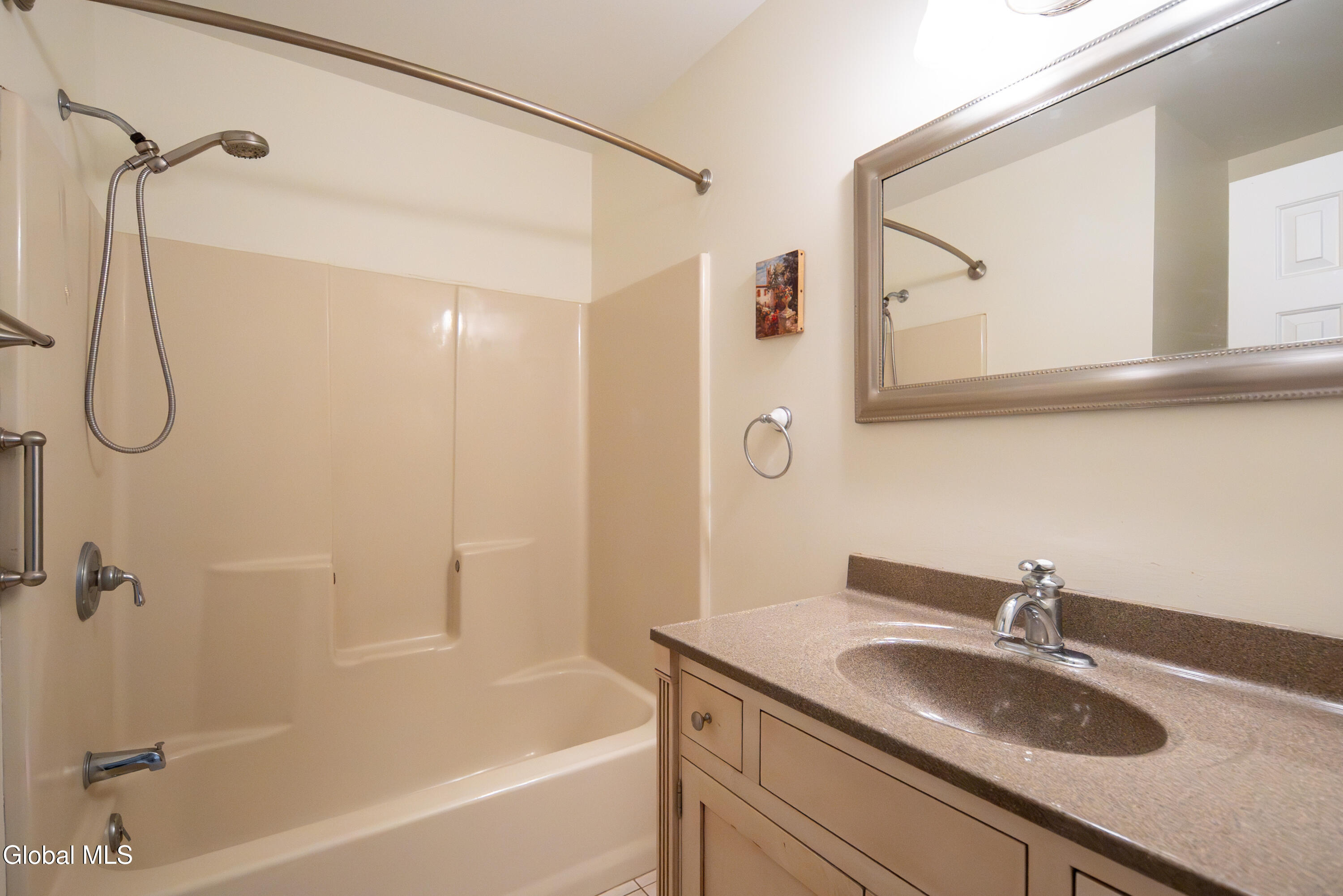 2013 Rosedale Way Guilderland, NY 12303 - Photo 22 of 27 025