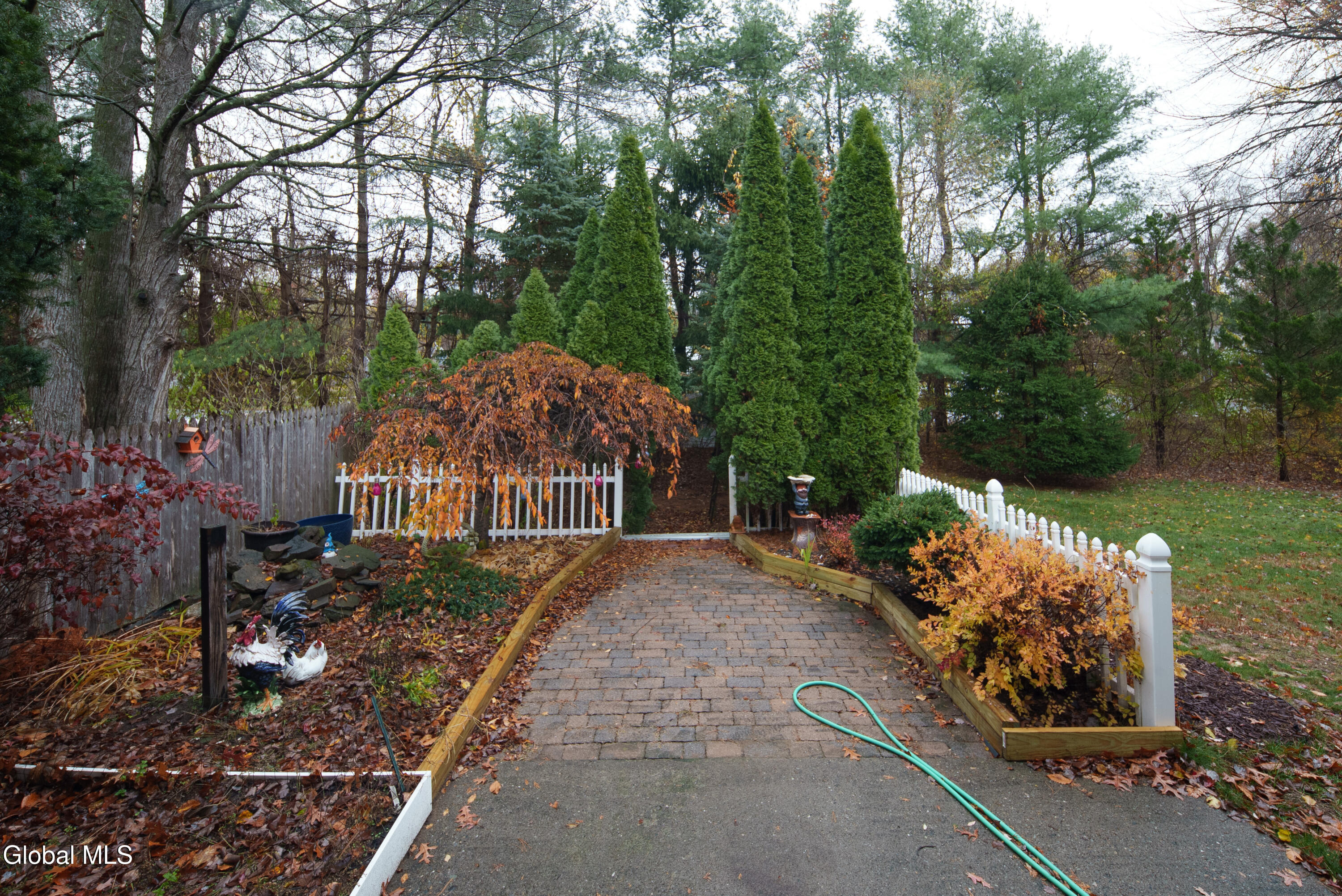 2013 Rosedale Way Guilderland, NY 12303 - Photo 24 of 27 028