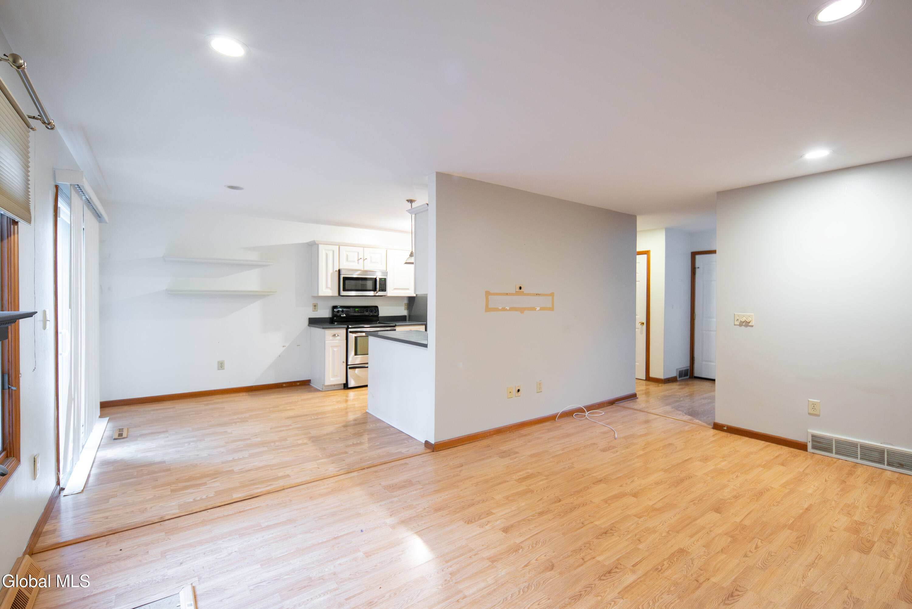 2013 Rosedale Way Guilderland, NY 12303 - Photo 7 of 27 007