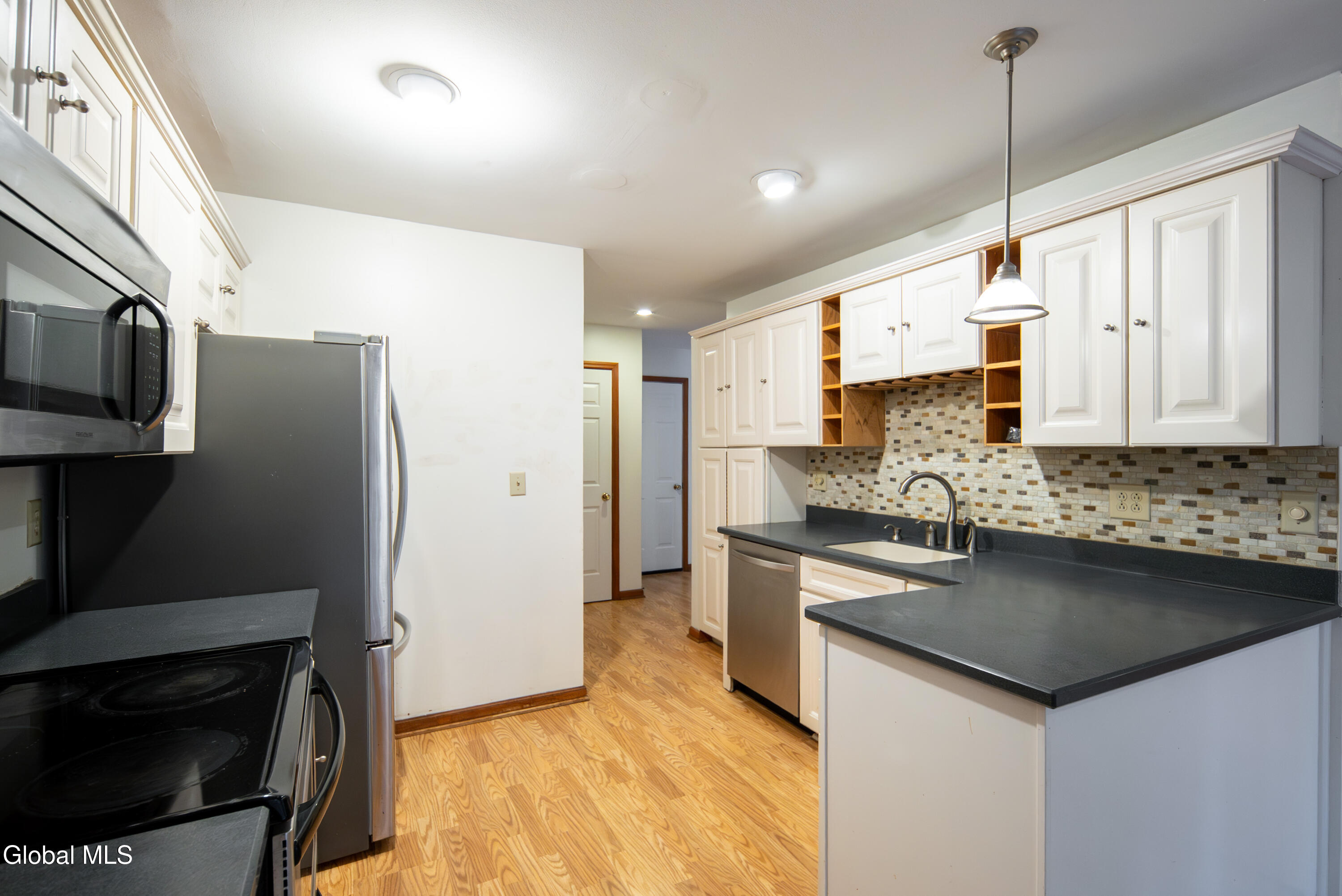 2013 Rosedale Way Guilderland, NY 12303 - Photo 9 of 27 009