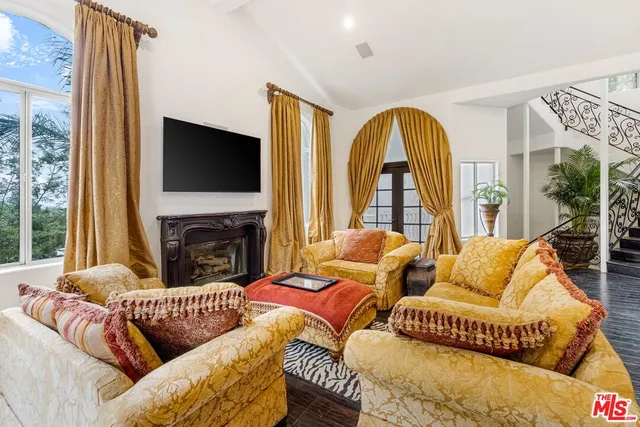 $6,250 | 3030 Passmore Drive, Los Angeles, CA 90068