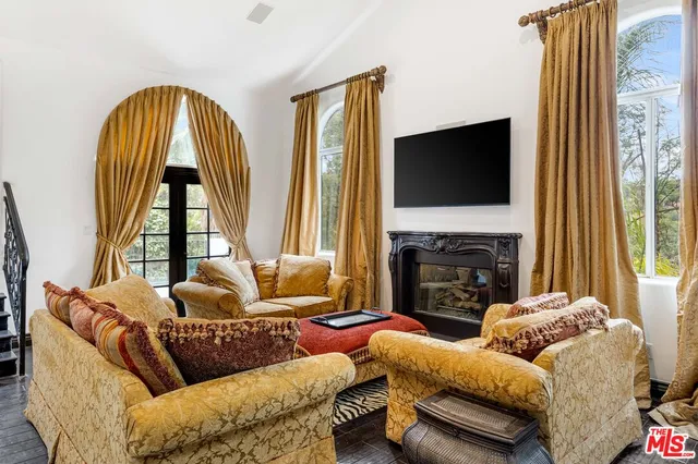 $6,250 | 3030 Passmore Drive, Los Angeles, CA 90068