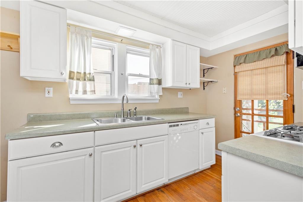 913 Steen Road Bridgeville, PA 15017 - Photo 8 of 22 Kitchen