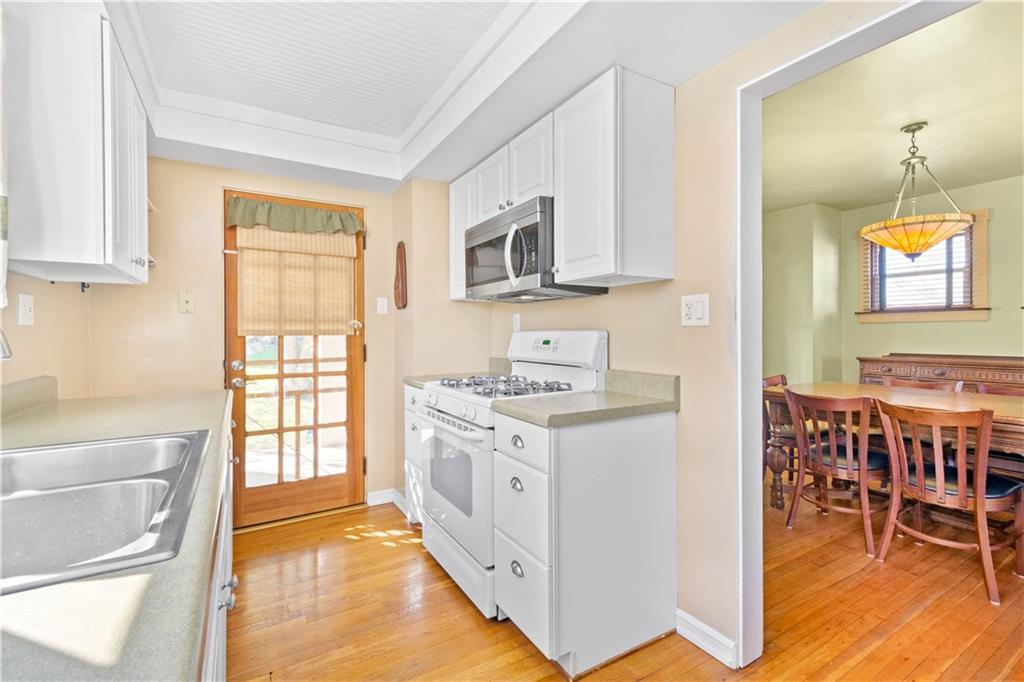 913 Steen Road Bridgeville, PA 15017 - Photo 9 of 22 All appliances stay with the home
