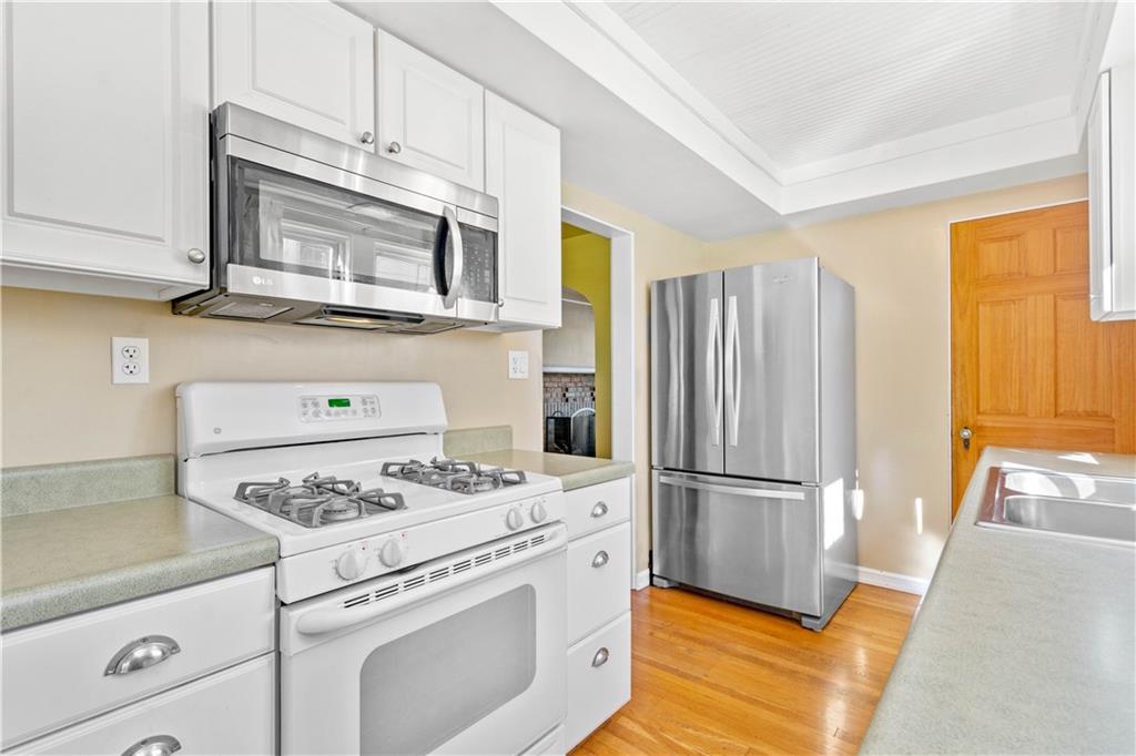 913 Steen Road Bridgeville, PA 15017 - Photo 10 of 22 Clean and bright