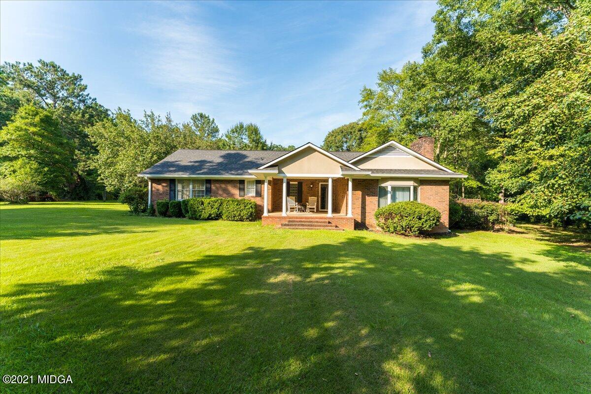 455 Lite-N-Tie Road Gray, GA 31032 - Photo 1 of 47 a front view of a house with a garden