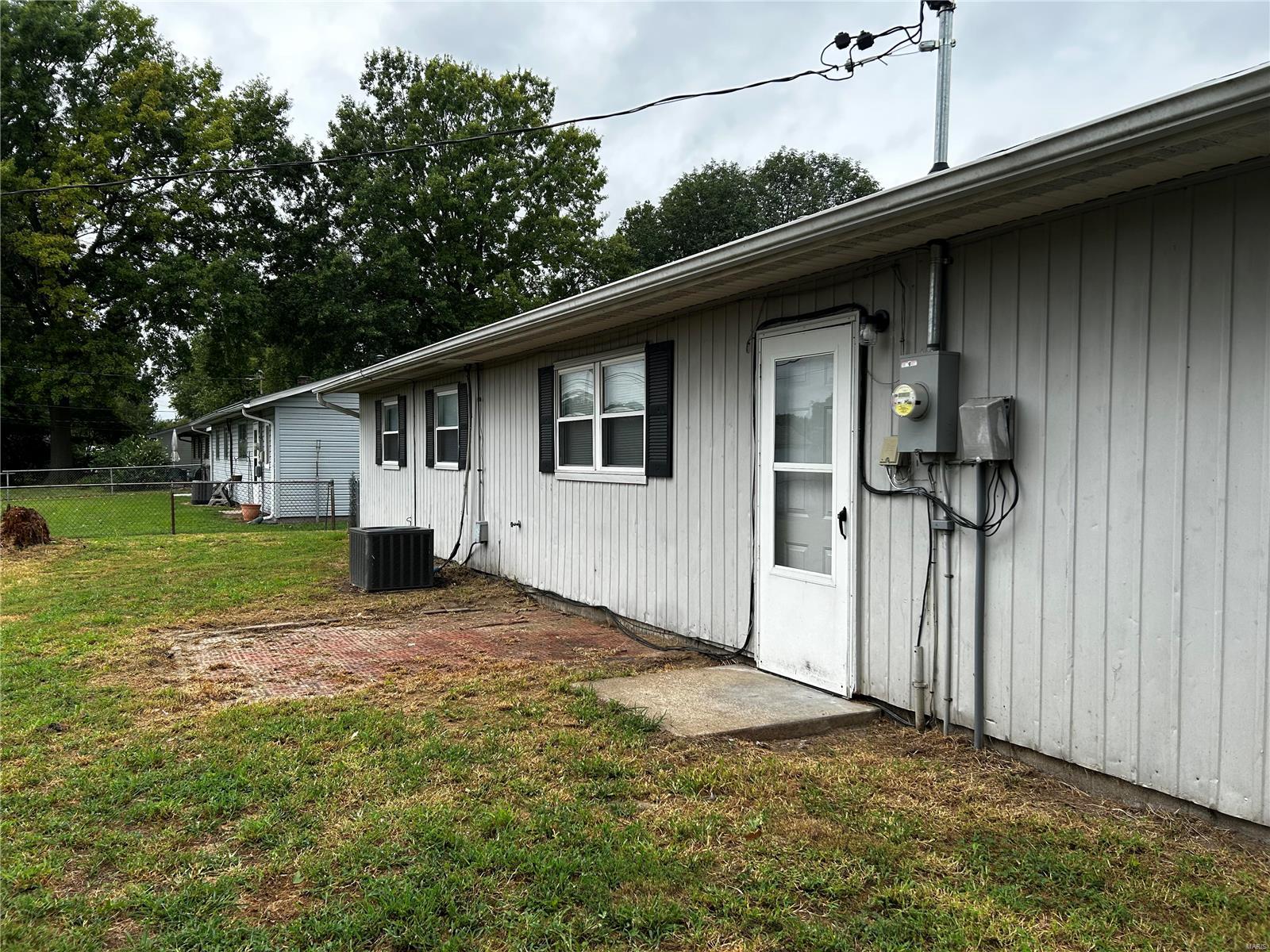2556 Reveres Route Granite City, IL 62040 - Photo 2 of 11 Gallery Image 2