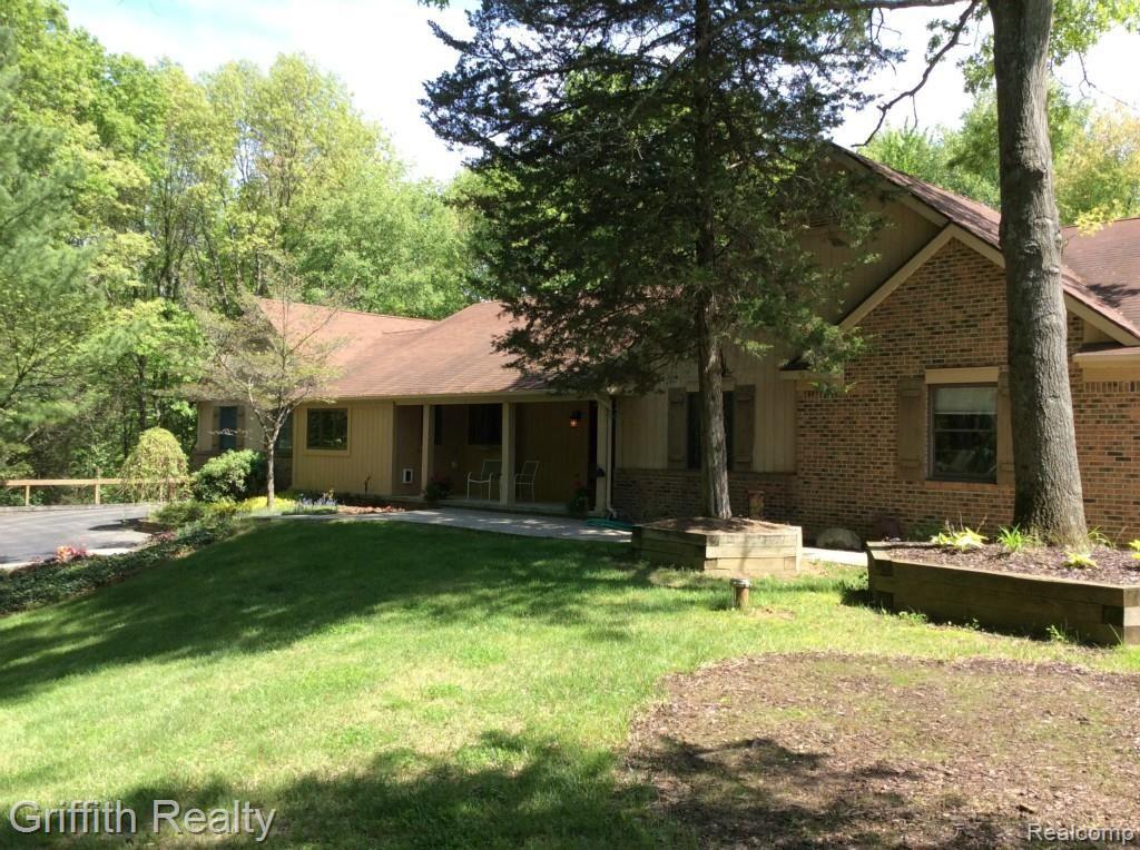 2051 Hidden Valley Howell, MI 48843 - Photo 2 of 66 IMG_0230.jpg