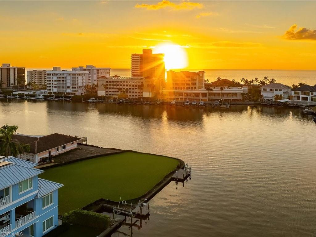 231 Trade Winds Avenue Naples, FL 34108 - Photo 9 of 10