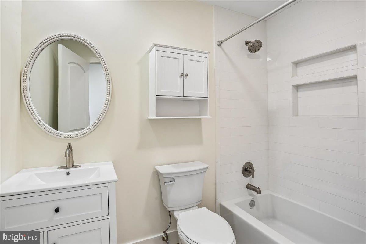 24875 Old Hundred Road Dickerson, MD 20842 - Photo 31 of 47 Bathroom 2