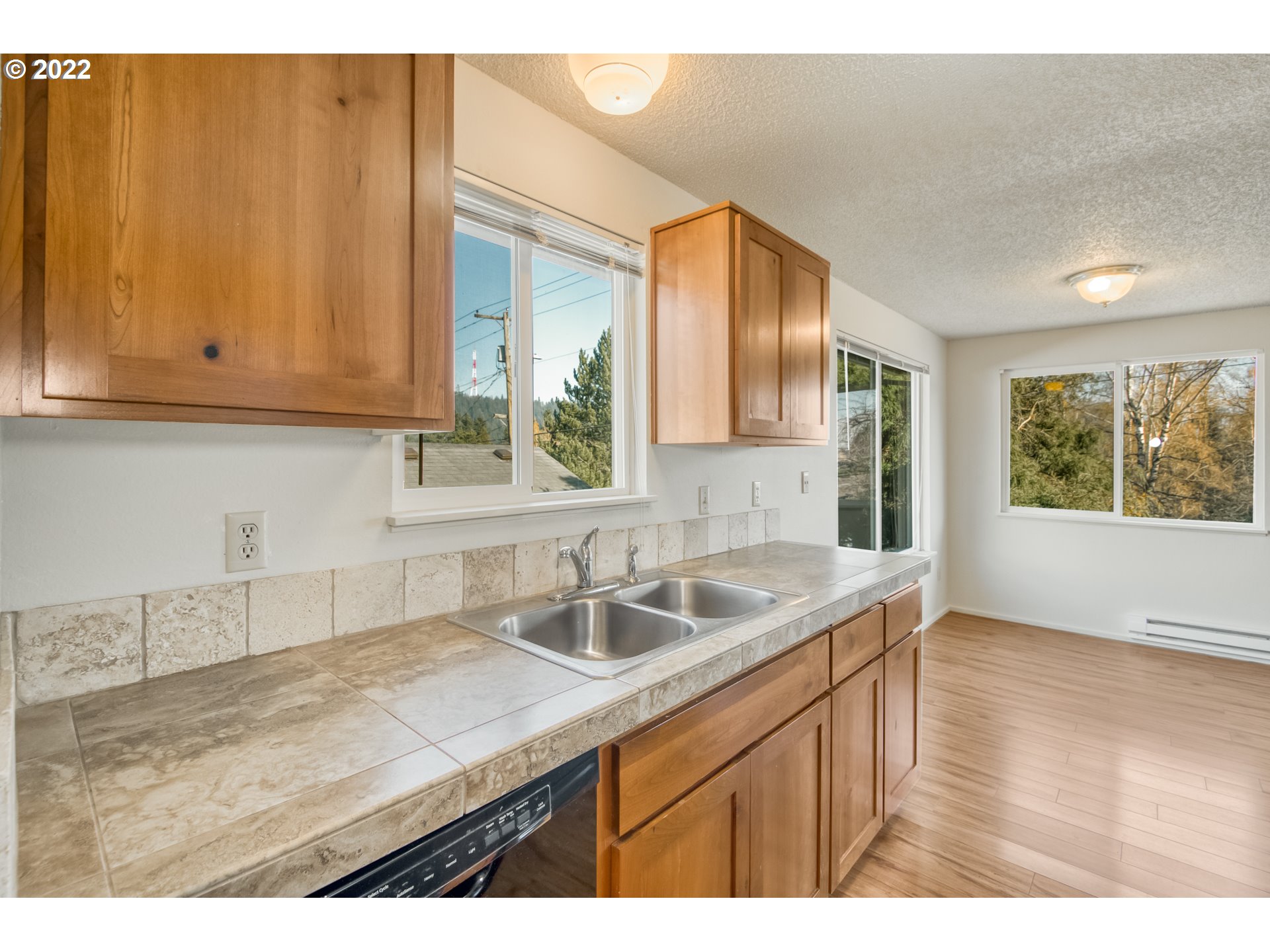 3003 Southwest Vermont Street Portland, OR 97219 - Photo 12 of 32 Gallery Image 12