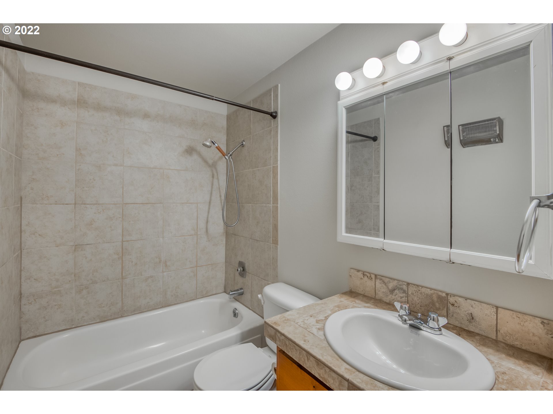 3003 Southwest Vermont Street Portland, OR 97219 - Photo 13 of 32 Gallery Image 13