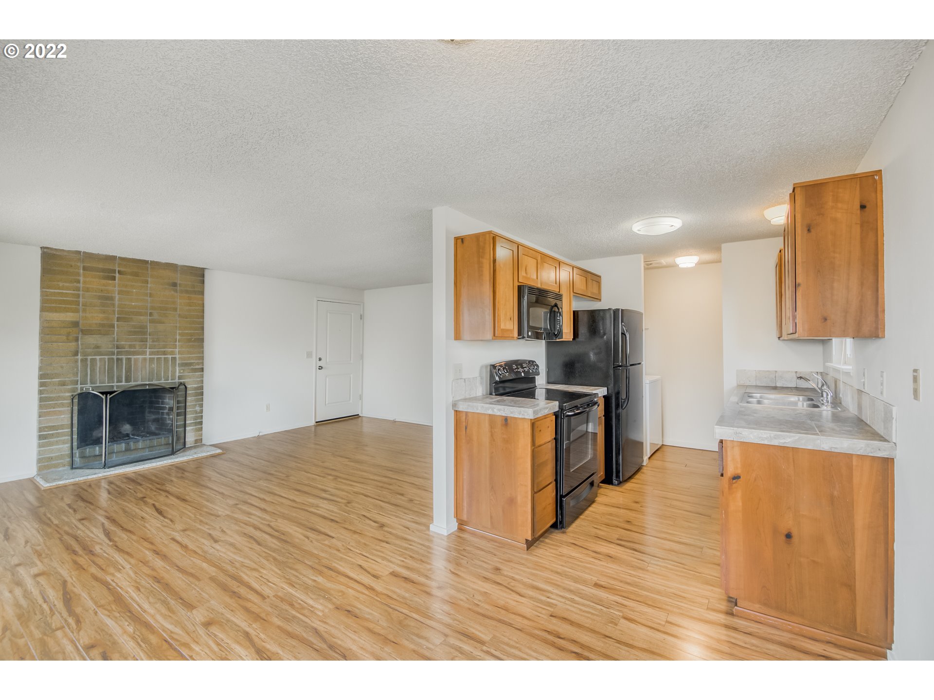 3003 Southwest Vermont Street Portland, OR 97219 - Photo 8 of 32 Gallery Image 8