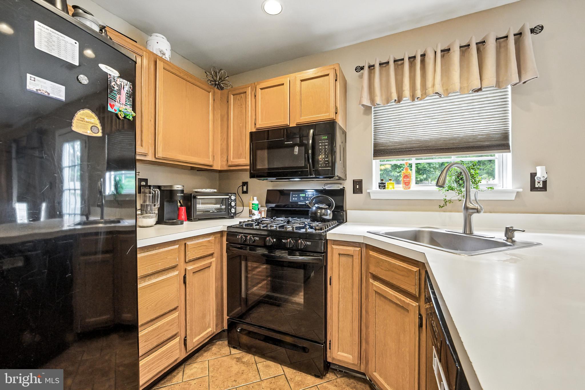 86 Pondview Lane Sicklerville, NJ 08081 - Photo 14 of 35 a kitchen with a stove a sink and a microwave