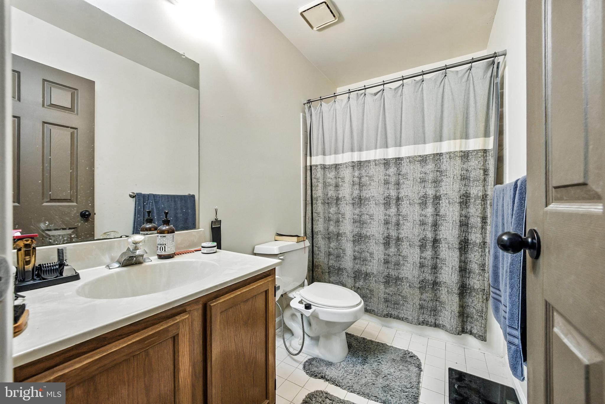 86 Pondview Lane Sicklerville, NJ 08081 - Photo 26 of 35 a bathroom with a sink a toilet and shower
