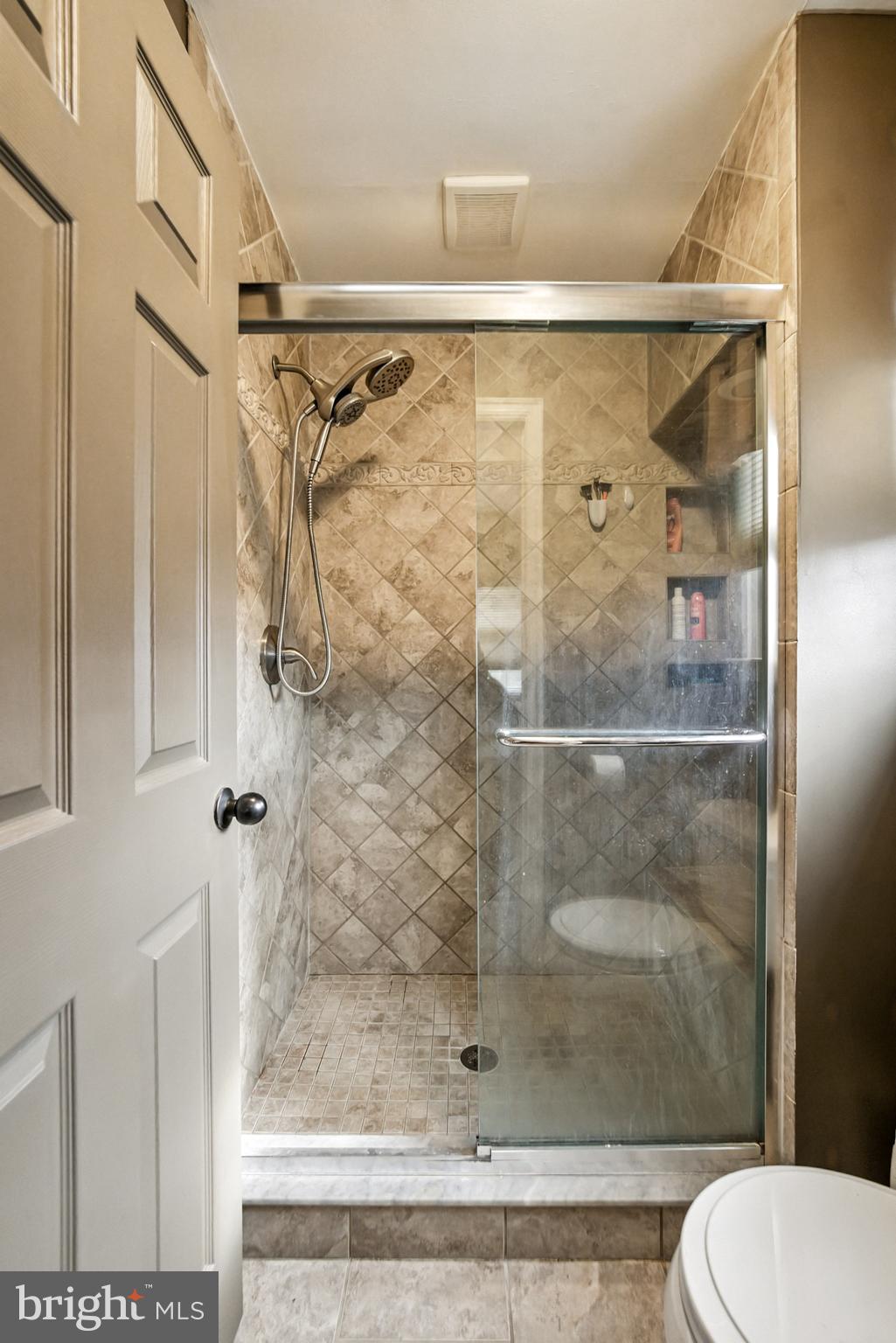 86 Pondview Lane Sicklerville, NJ 08081 - Photo 31 of 35 a bathroom with a shower and toilet