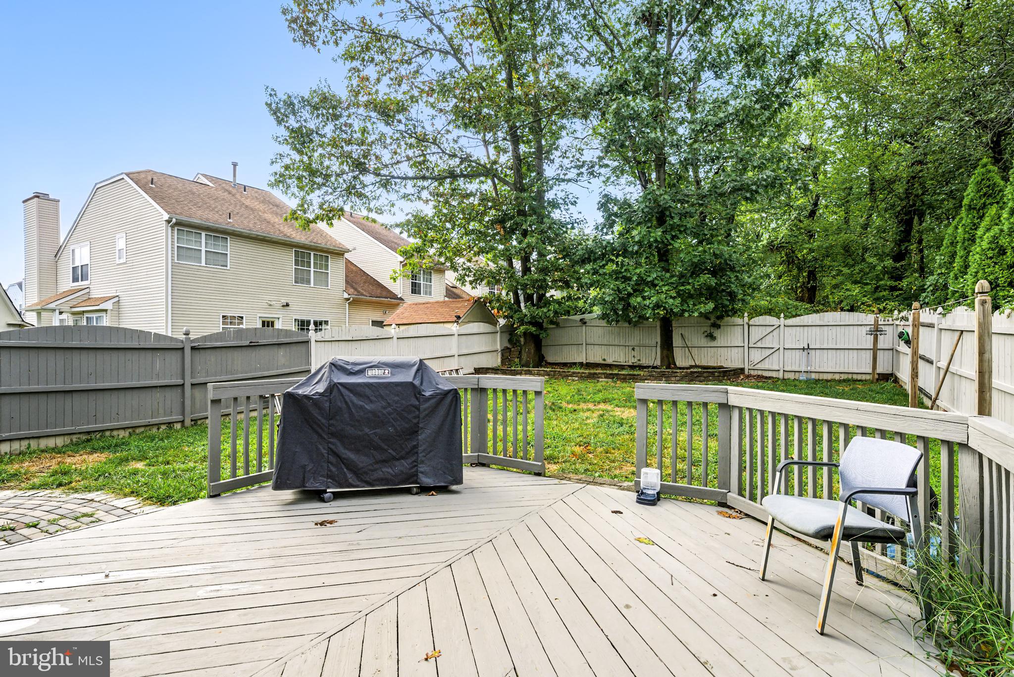 86 Pondview Lane Sicklerville, NJ 08081 - Photo 32 of 35 a front view of a house with garden