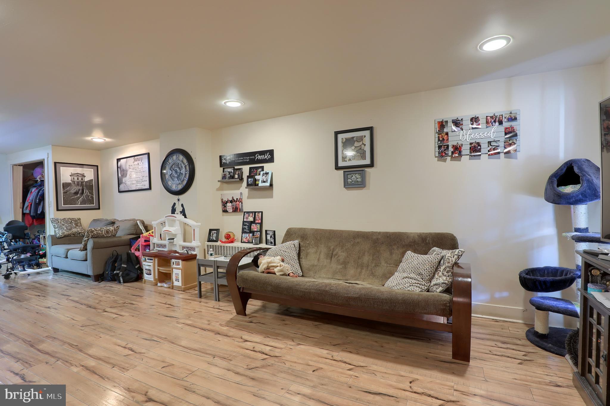 15 North Cedar Street Lititz, PA 17543 - Photo 6 of 28