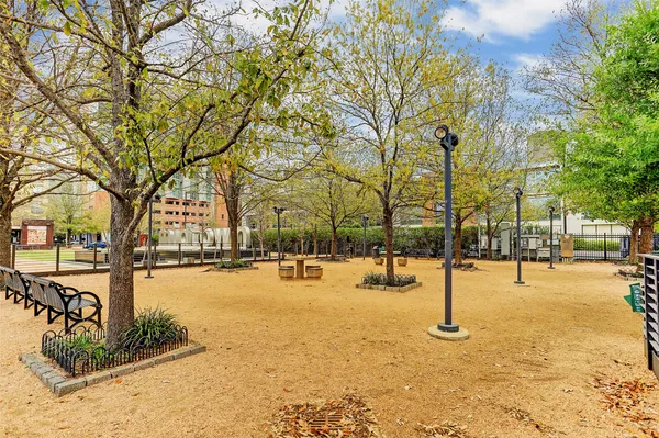 $409,999 | 2000 Bagby Street, Unit 9422, Houston, TX 77002