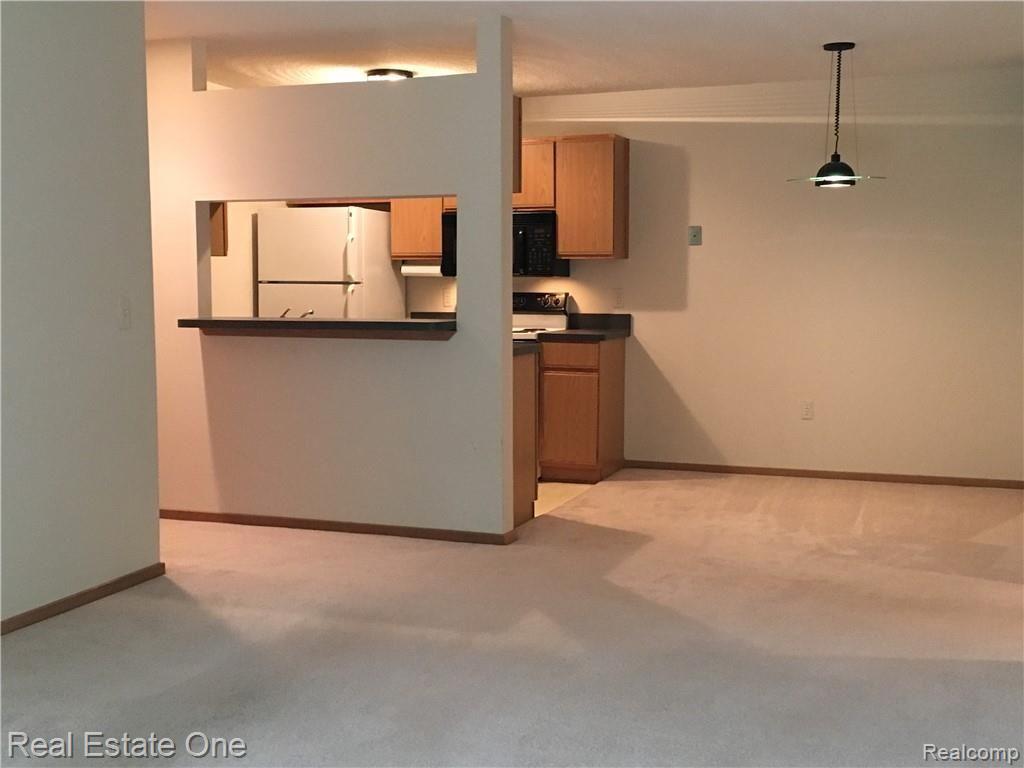 24060 Middlebelt Road, Unit 22 Farmington Hills, MI 48336 - Photo 2 of 15