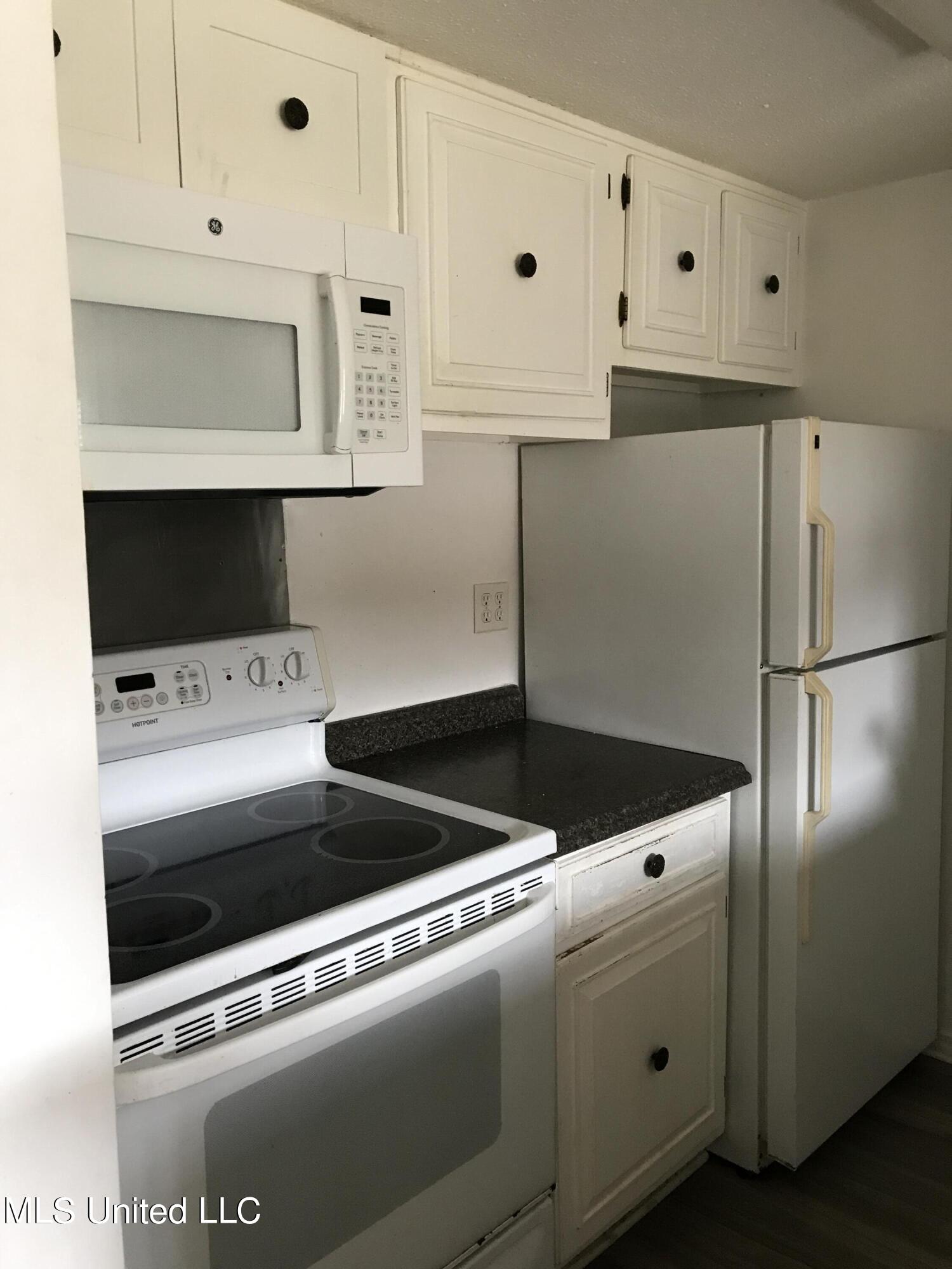 126 Molokai, Unit G Diamondhead, MS 39525 - Photo 2 of 11 IMG_2991