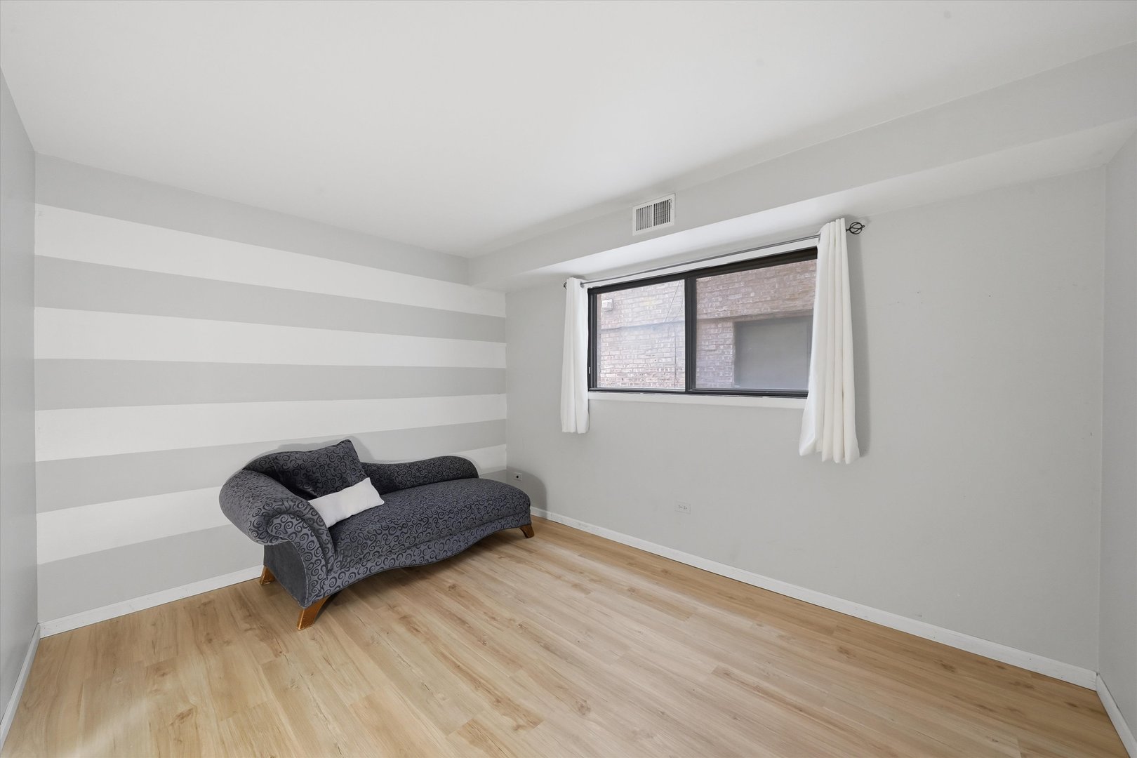 6525 West 64th Place, Unit 1W Chicago, IL 60638 - Photo 11 of 14 a living room with furniture and a wooden floor