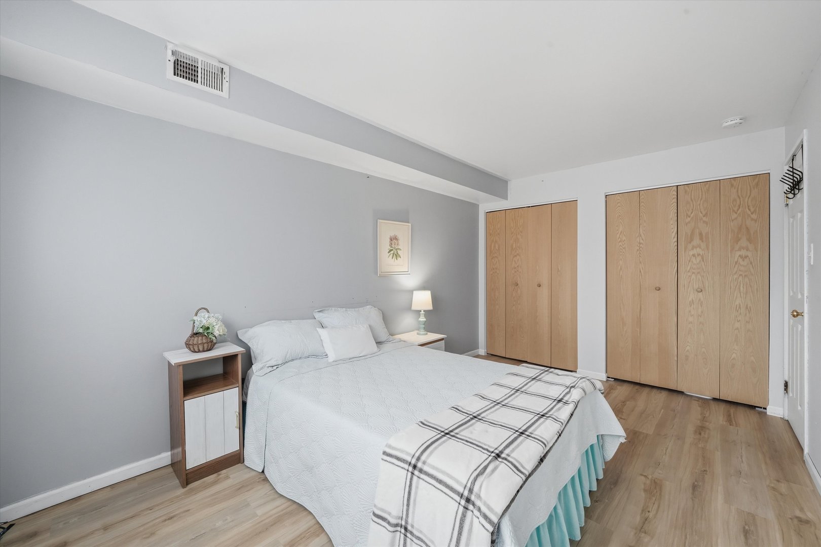 6525 West 64th Place, Unit 1W Chicago, IL 60638 - Photo 9 of 14 a bedroom with a bed and a window