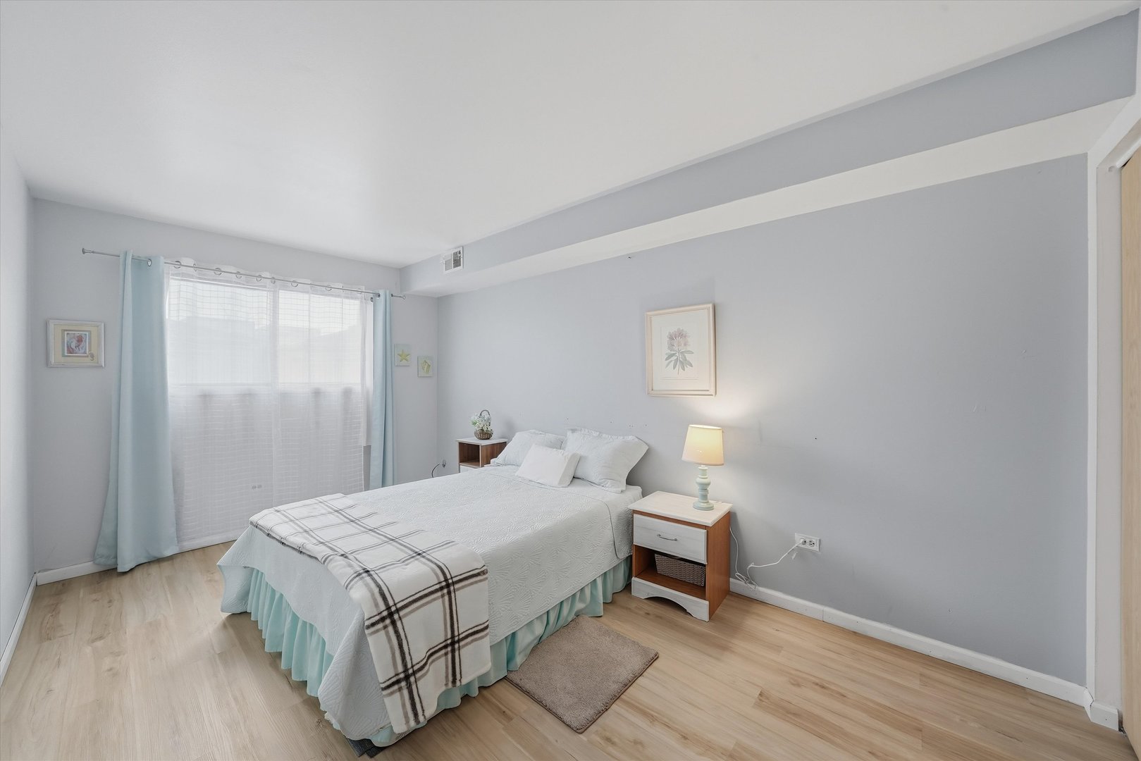 6525 West 64th Place, Unit 1W Chicago, IL 60638 - Photo 10 of 14 a bedroom with a bed and a table in it