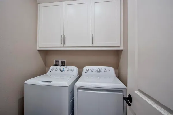 $3,900 | 1089 Delpy View Point, Vista, CA 92084