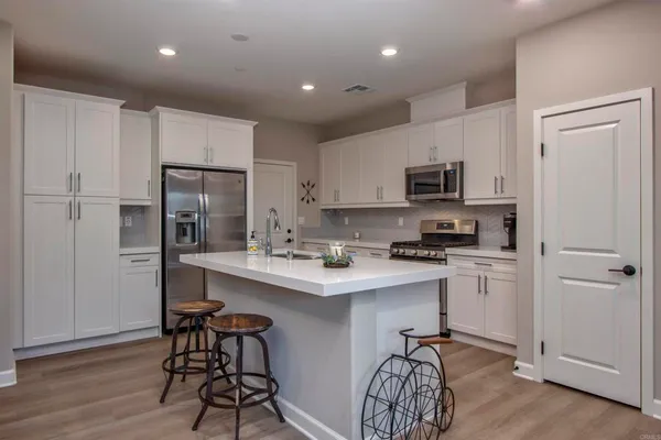 $3,900 | 1089 Delpy View Point, Vista, CA 92084