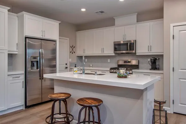 $3,900 | 1089 Delpy View Point, Vista, CA 92084